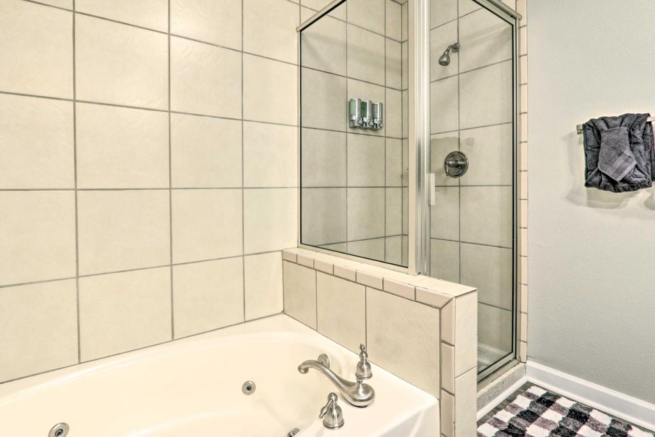 Downtown Pigeon Forge Condo With Pool Access! Bagian luar foto