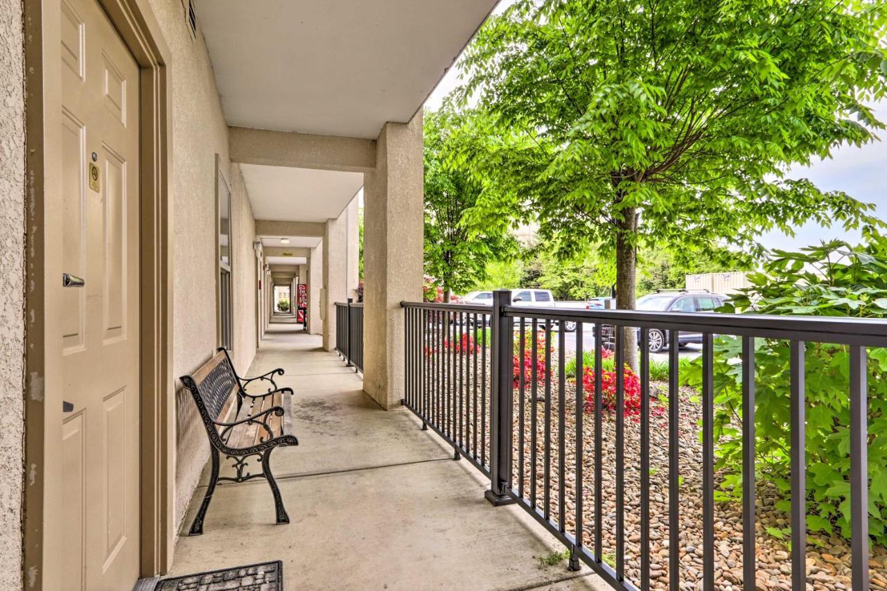 Downtown Pigeon Forge Condo With Pool Access! Bagian luar foto
