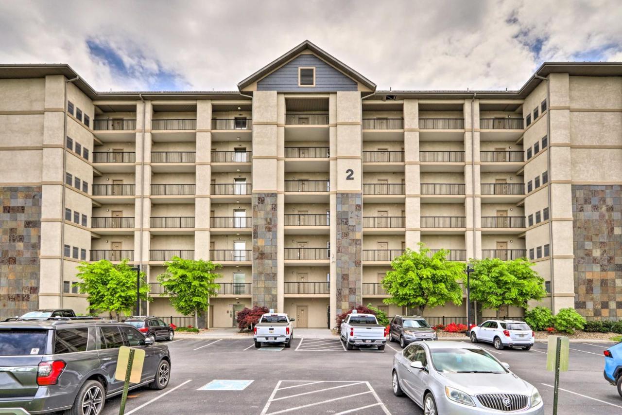 Downtown Pigeon Forge Condo With Pool Access! Bagian luar foto